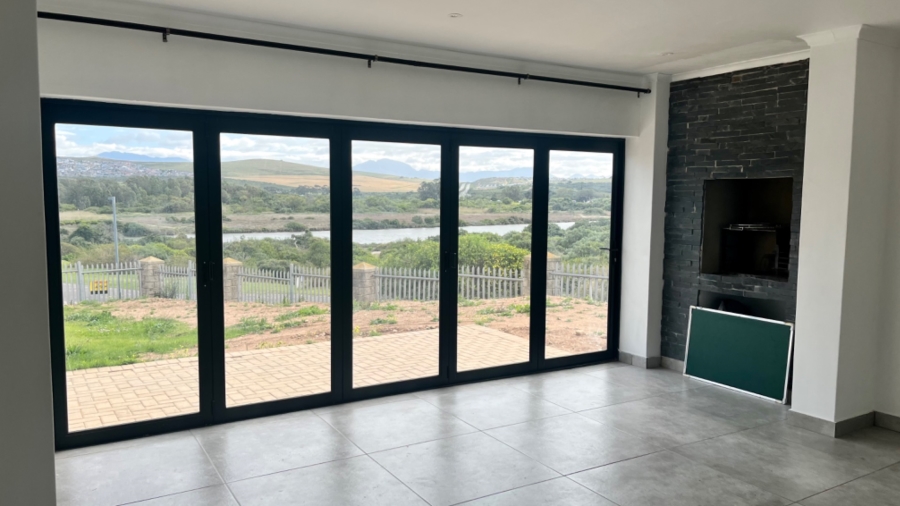 3 Bedroom Property for Sale in Hartenbos Heuwels Western Cape